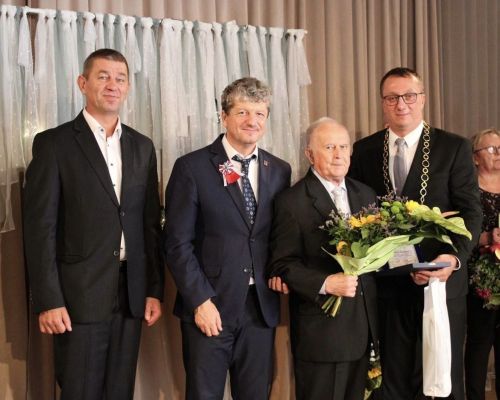 EMIL KOŠČÁL – bola mu udelená cenu starostu obce Zborov nad Bystricou za rok 2024 za duchovný a ľuds