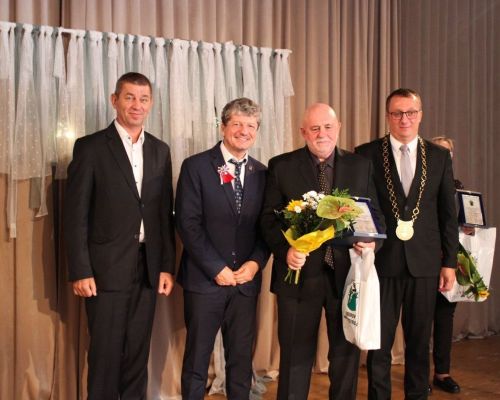 DUŠAN BRANDIS - bola mu udelená cena starostu obce Zborov nad Bystricou za rok 2024 za rozvoj obce Z